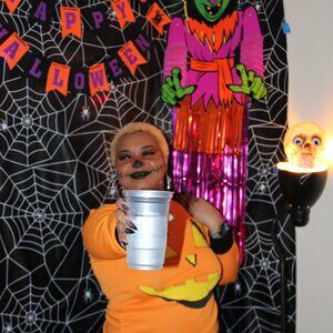 Meet your Posher, Amira